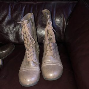Combat boots